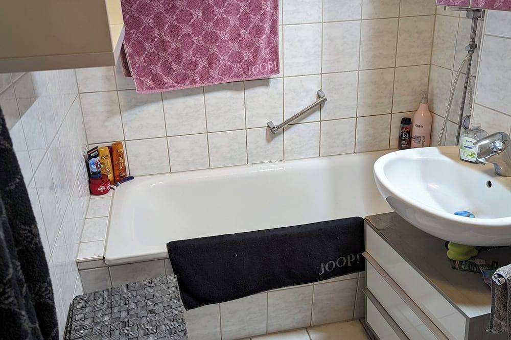 Ganze Wohnung, 1 Zimmer Wohnung in der Nähe von Berlin inklusive Garage/Fahrrad. Alleinnutzung. in Mühlenbecker Land, Ruppiner Seenland