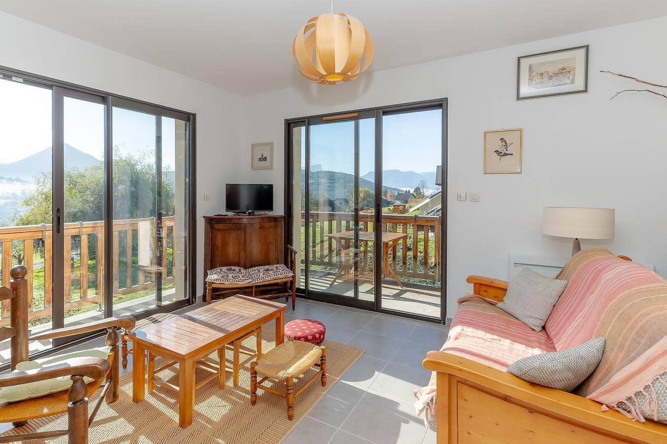 Maison de vacances 6 Personnes avec vue sur la montagne, jardin privé et Wi-Fi in Saint-Jean-d'Arvey, Région de Chambéry