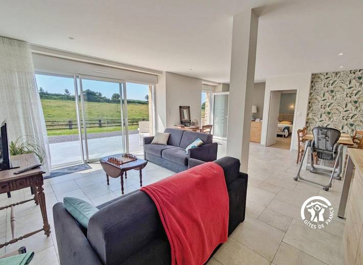 Location de vacances pour 2 personnes, avec terrasse et jardin dans Crennes-sur-Fraubée