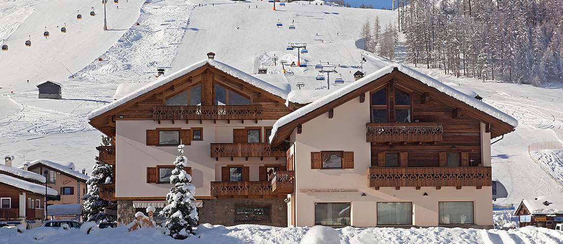 Entire apartment, Apartment '2' with Mountain View, Balcony and Wi-Fi in Livigno (Town), Livigno