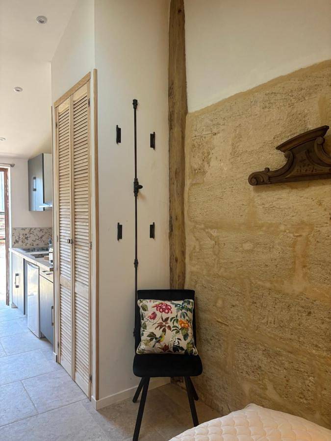 Gîte pour 2 personnes, avec jardin ainsi que piscine et terrasse à Bommes - 3