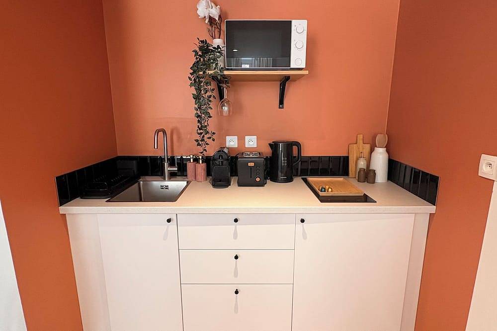 Entire apartment, Secret Apartment - Time Travel in Peynier, Mediterranean Coast (France)