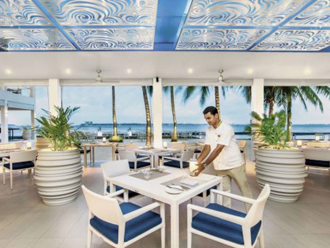 Kurumba Maldives - Deluxe Bungalow in Medhu-Uthuru Province