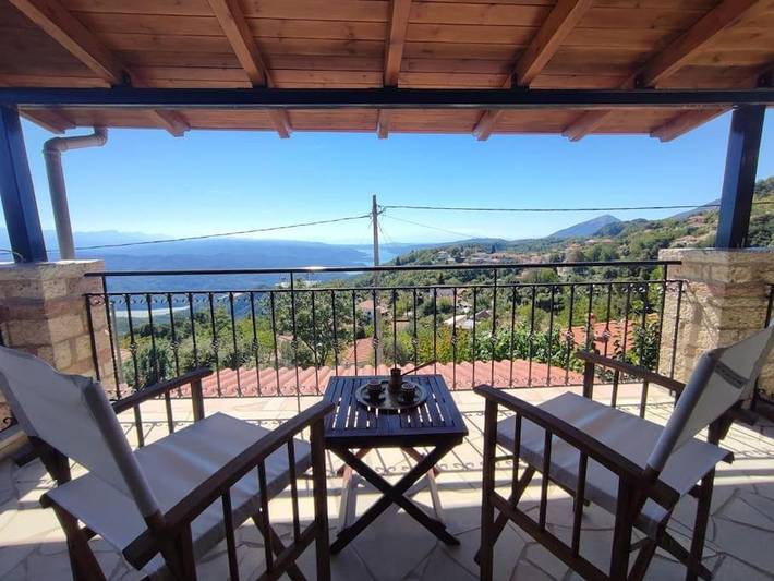 Location de vacances pour 6 personnes, avec Balcon et Terrasse ainsi que Jardin et Vue à Arta