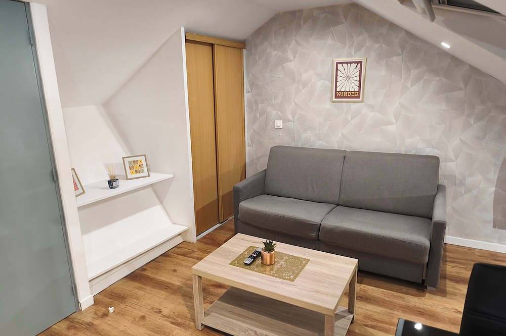 Ganze Wohnung, Central Charleville-Mézières Studio with Parking in Charleville-Mézières, Ardennen