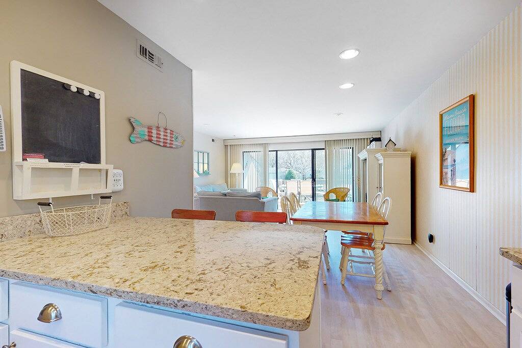 Ganze Wohnung, Sea Colony Tennis 1st Floor Condo w/ Free Wifi, Shared Pool, & Basketball Court in Sea Colony, Middlesex Beach