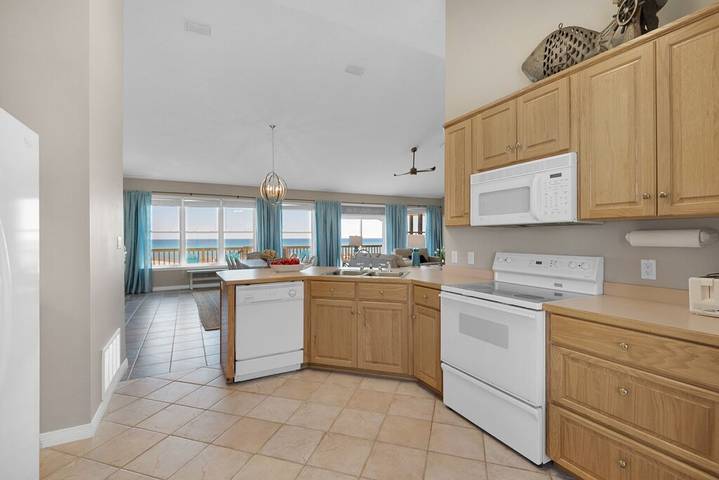 Vacation rental for 14 people, with balcony and yard, with pets in Pensacola Beach