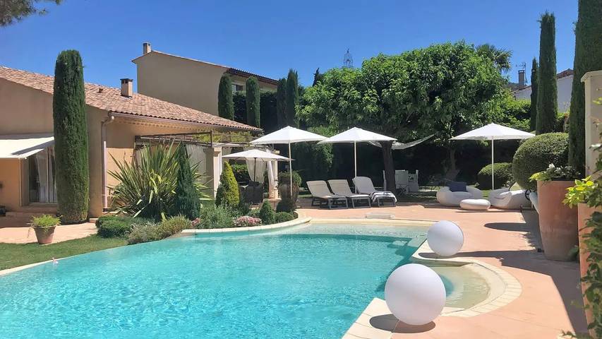 Villa pour 7 personnes, avec piscine et jardin