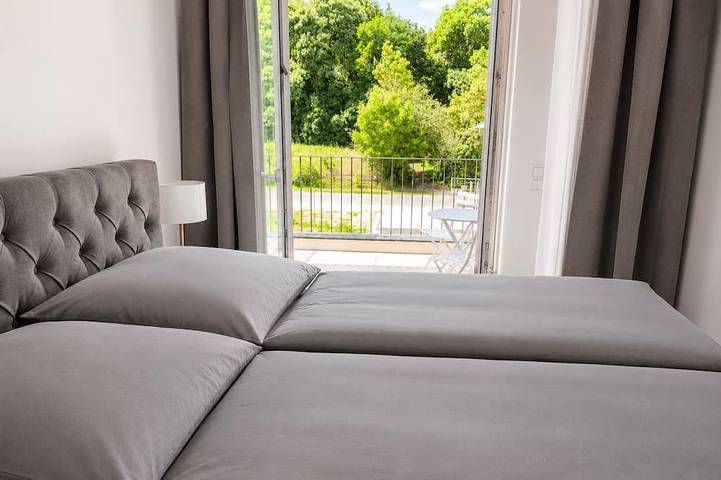 Ganze Wohnung, Gemütliche Ferienwohnung am Hainer See mit 2 Balkonen, Seeblick / 60m² / 4 Pers. in Neukieritzsch, Hainer See