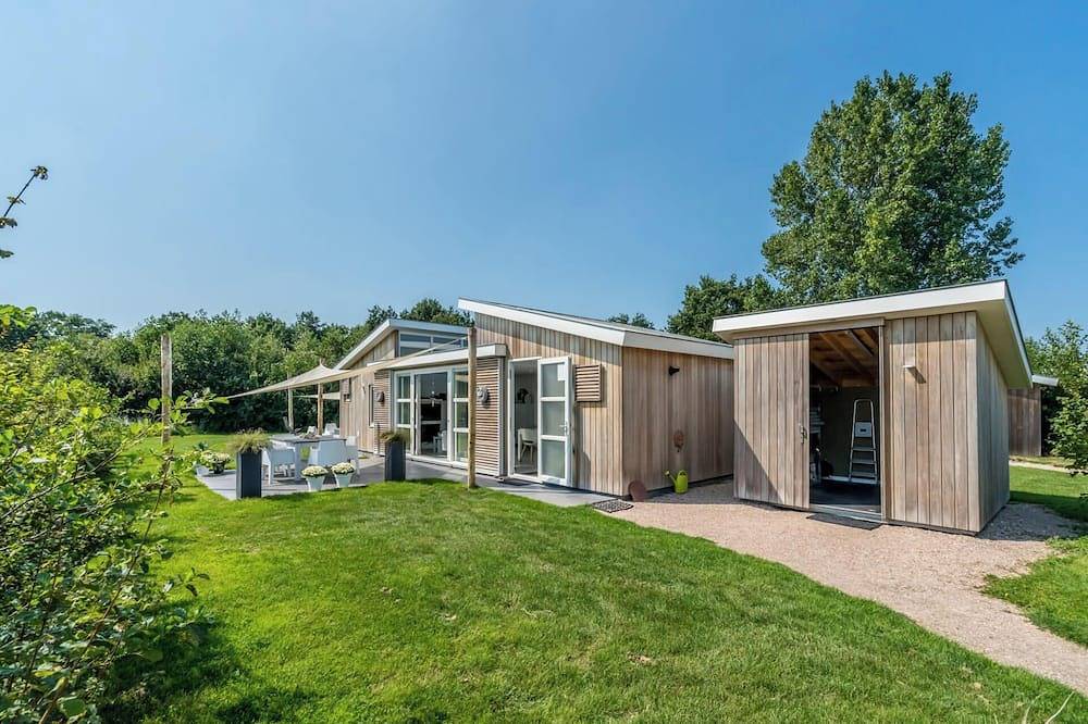 Herrlich helles und grosszügiges Chalet, eingerichtet im ‘Beachstyle’. in Burgh-Haamstede, Zeeuwse Kust