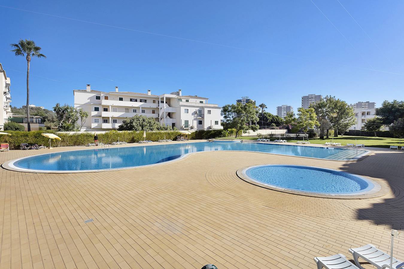 Apartamento entero, Apartamento Vacacional "Dunas Mar" con piscina compartida, balcón y Wi-Fi in Alvor, Sur De Portugal