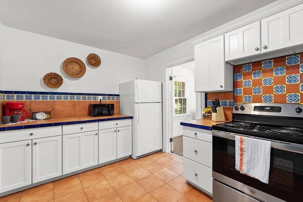 Magnolia on Main · Charming Farmhouse on Main St! Wifi + Dogs Ok in Cobb County