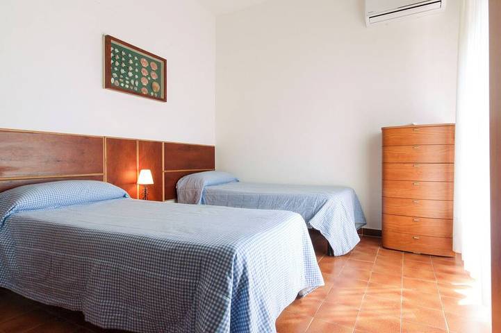 Ganze Wohnung, Bongiovi Houses - App. Azure - 2 min from the beach, with garden and sea view in Sciacca, Agrigento Provinz