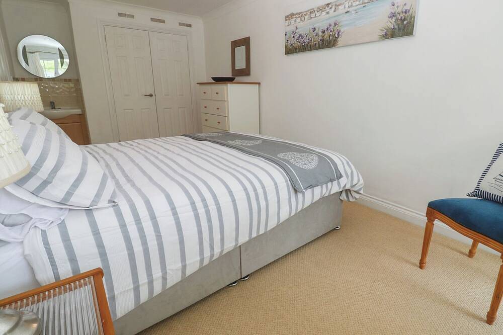 16 Forth An Nance, pet friendly, country holiday cottage in Portreath in Portreath, Cornwall