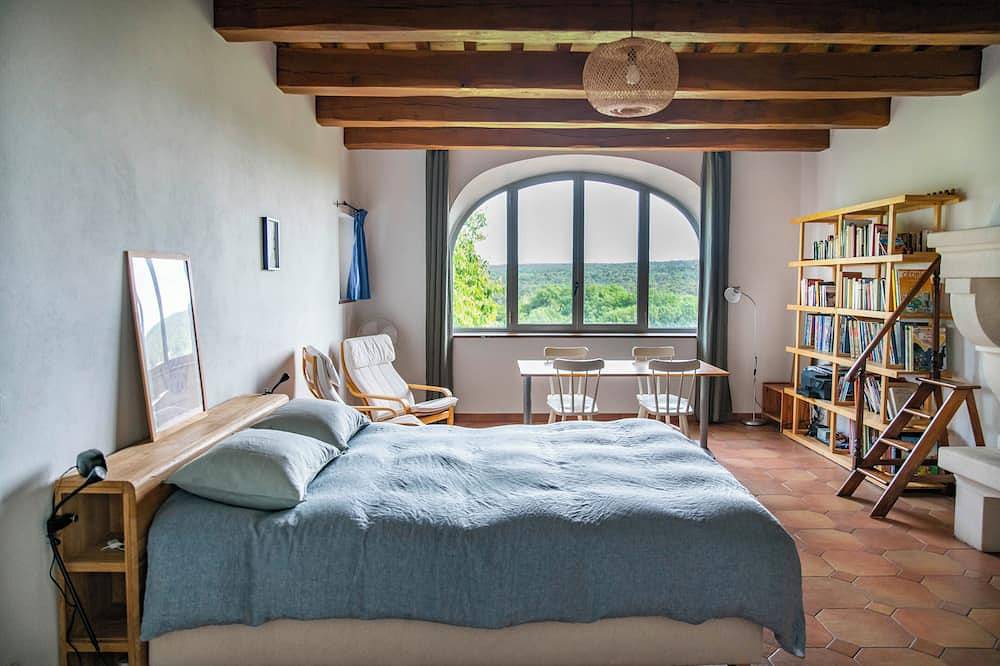 Petit coin de paradis au cœur du village d’Issirac in Issirac, Région de Nîmes