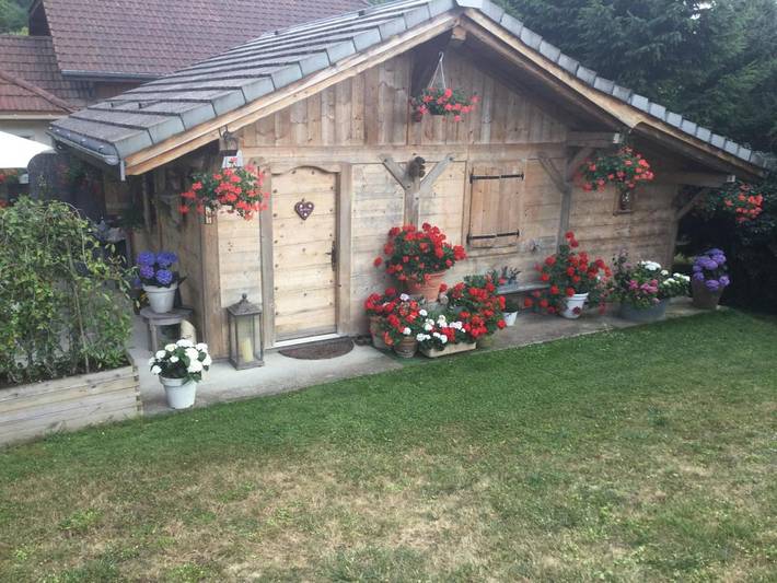 Chalet pour 2 personnes, avec piscine ainsi que jardin et sauna
