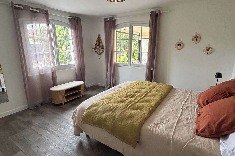 Apartamento entero, 2-bedroom apartment with swimming pool in the heart of the Pessac-Léognan vineyards in Léognan, Región de Burdeos