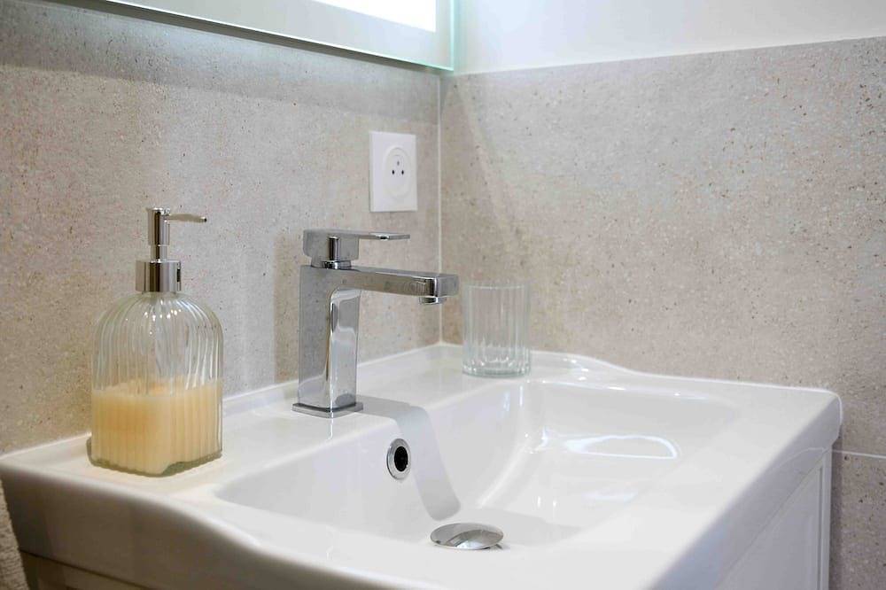 Maison d’hôtes « Château Haut Cazevert » avec piscine privée, Wi-Fi et climatisation in Blasimon, Région de Langon
