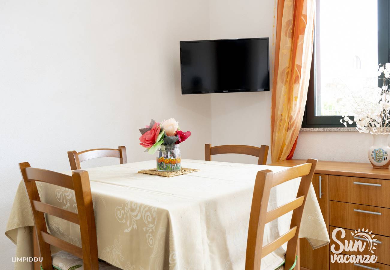 Appartamento intero, Casa vacanze 'Limpiddu 5' con vista sulle montagne e giardino in comune in Limpiddu, Olbia-Tempio