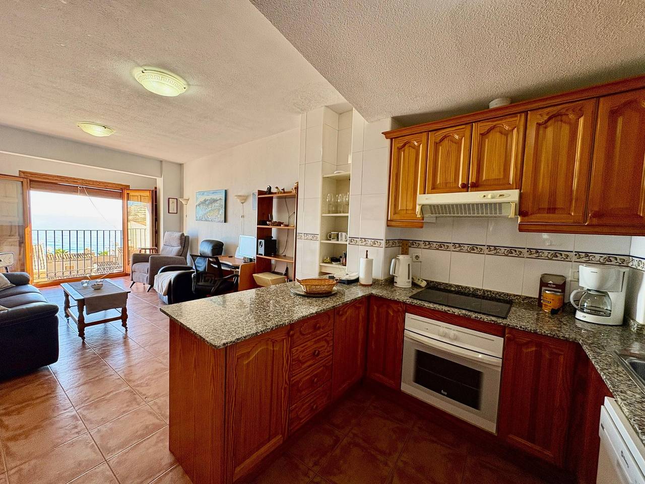 Entire apartment, Cozy Beachside Apartment with Balcony and AC in La Vila Joiosa, Costa Blanca