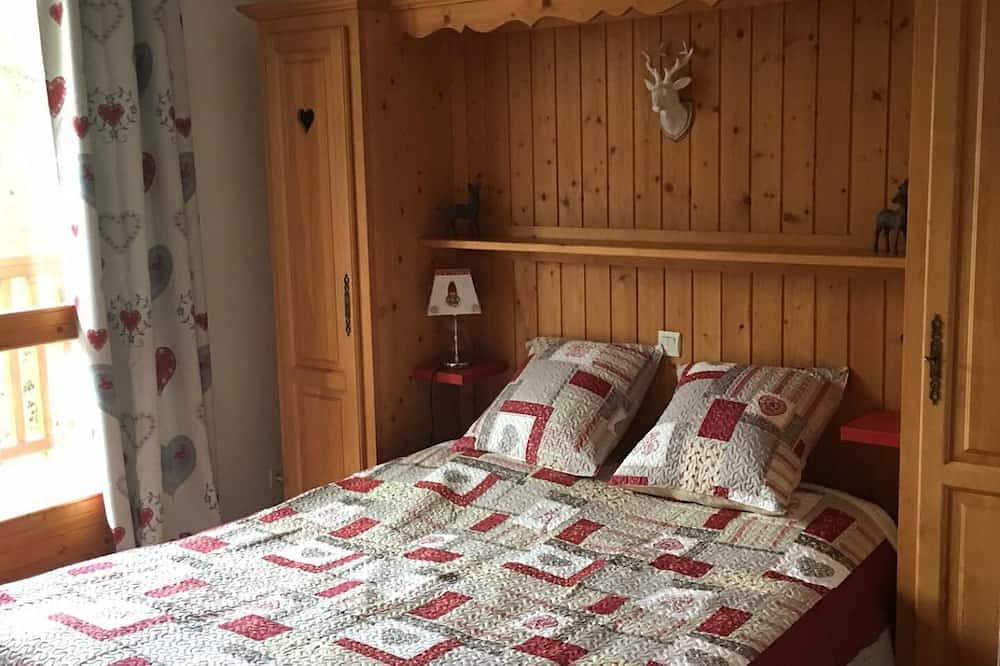 Entire apartment, Les Arcs - Arc 2000 - Apartment With Pool In Chalet - 3 Rooms - Skis On Foot in Les Arcs, Bourg-Saint-Maurice