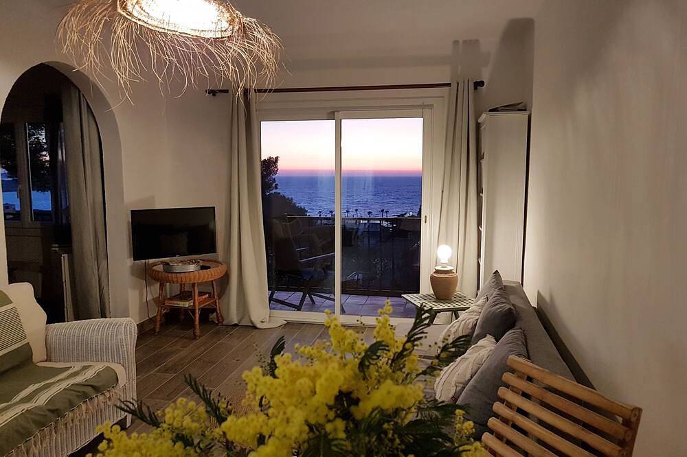 Appartement entier, Loue T3, vue Mer, Proche Plage, Jardin Privatif in Six-Fours-les-Plages, Côte méditerranéenne (France)