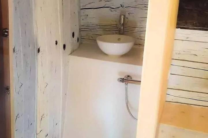 Gîte pour 2 personnes, avec Jacuzzi ainsi que Terrasse et Sauna à Chassenard - 3