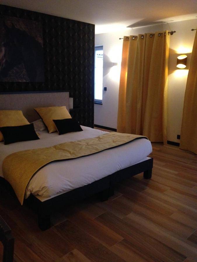 Deluxe Double Room in Condom, Gers