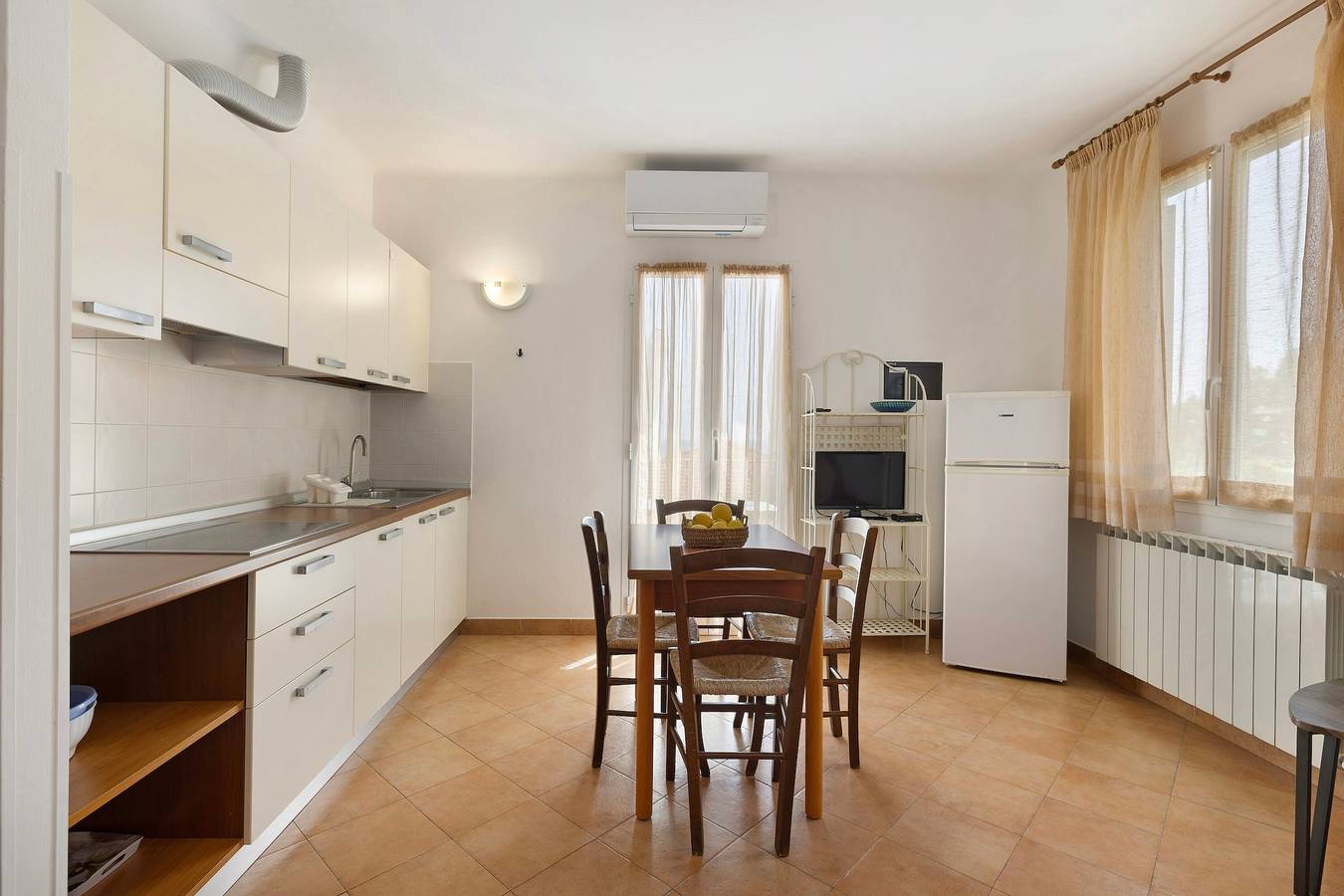 Appartamento intero, Appartamento 'La Realidad 5' con piscina condivisa, Wi-Fi e aria condizionata in Finale Ligure, Comune di Finale Ligure