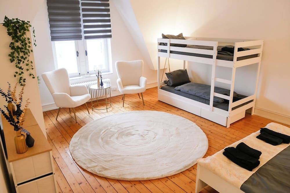 Appartamento intero, Luxury apartment 8 persons, 300m² garden, terrace, bathtub, 10 min to the city center in Colonia, Renania