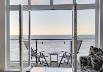 Holiday Home for 10 People in Northumberland Coast, North East England, Photo 2