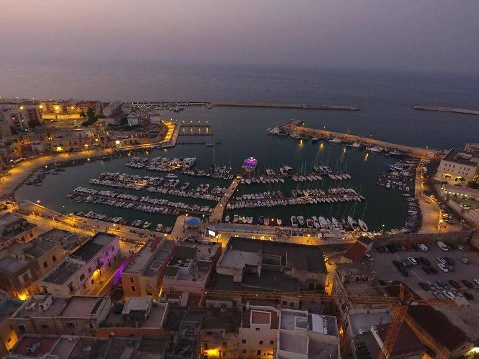 B&B La Baia Sea Rooms in Bisceglie, Barletta-Andria-Trani