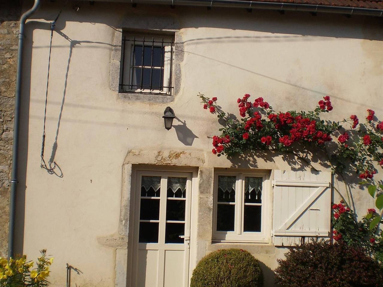 Encantadora casa de piedra cerca de viñedos, jardín privado, aparcamiento in Montceau-et-Écharnant, Beaune region