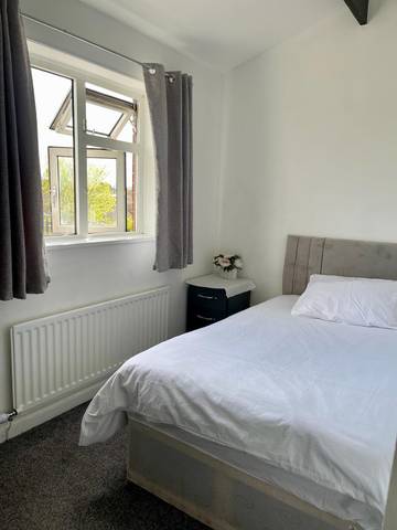 Holiday Rental for 5 People in Coventry, Heart of England, Photo 3