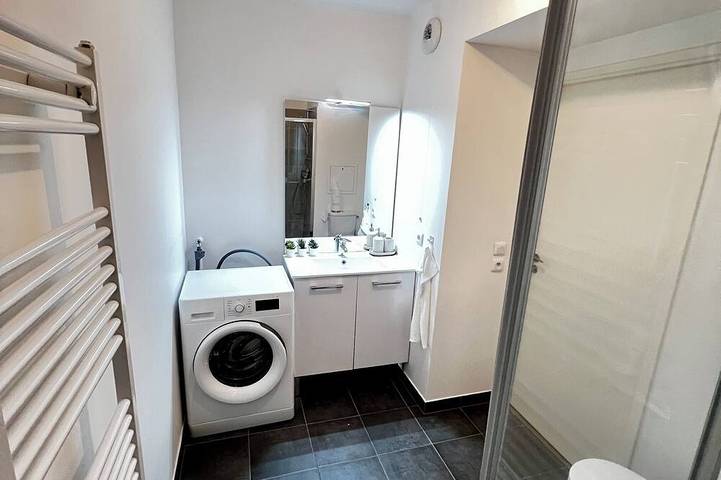 Appartement entier, Modern Apartment Near Paris & Orly • Pvt Parking in Athis-Mons, Essonne
