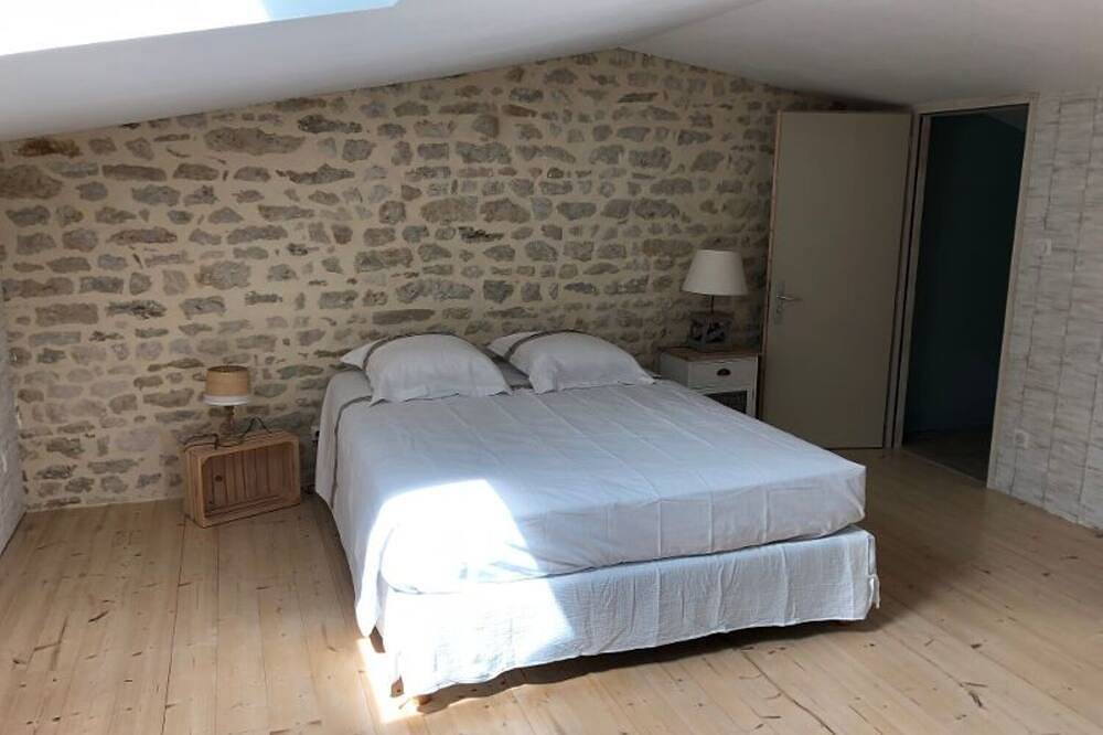Bed and breakfast in quiet surroundings with access to private pool in Bernay-Saint-Martin, Saint-Jean-d'Angély e dintorni