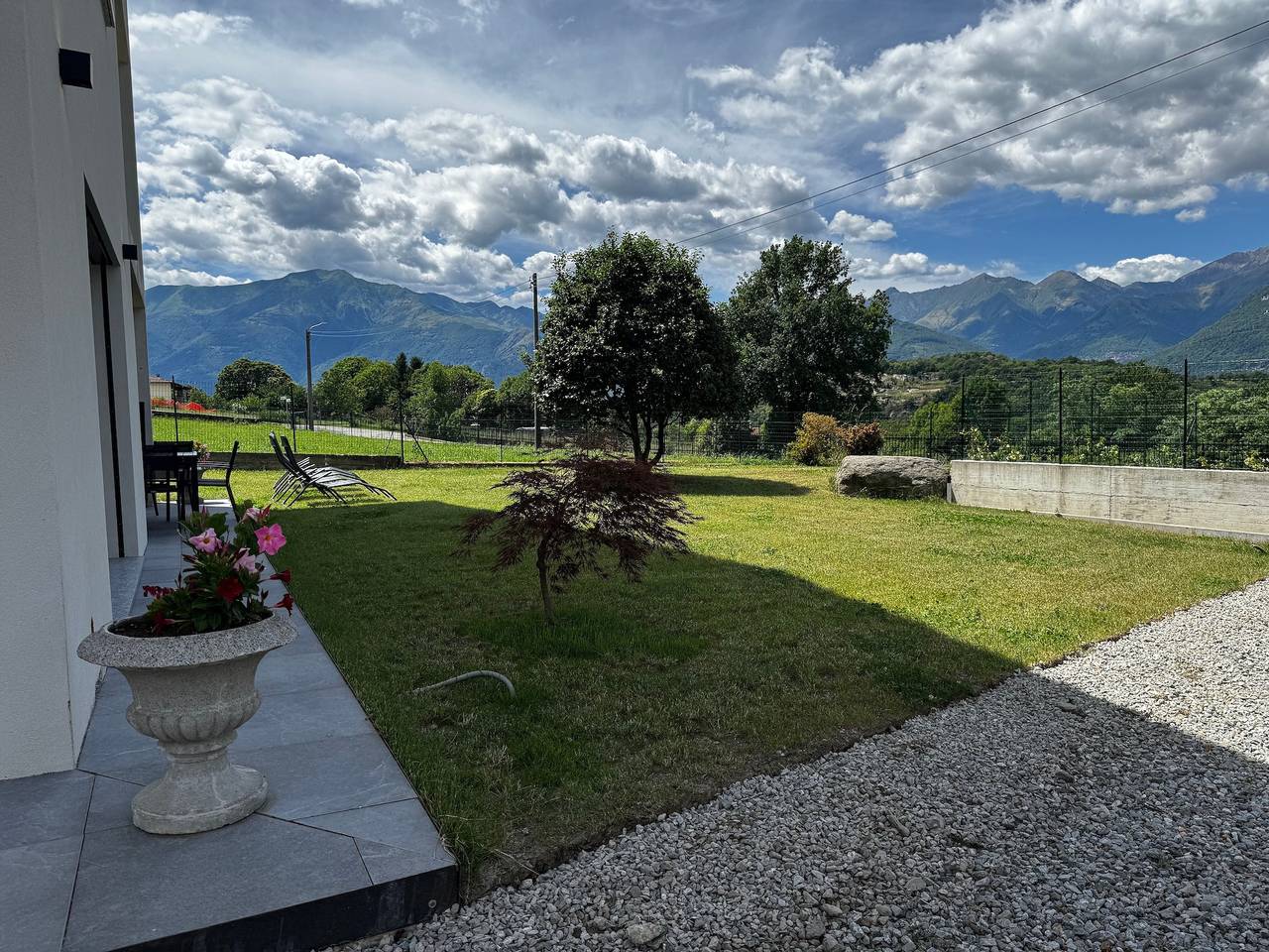Ganze Wohnung, Ferienwohnung 'Tommaso' in der Villa Flaminia in Colico mit Garten und Grill in Colico, Orobie Alpen West