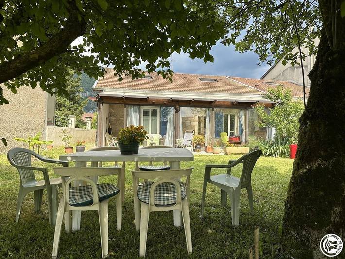 Gîte pour 6 personnes, avec terrasse et jardin