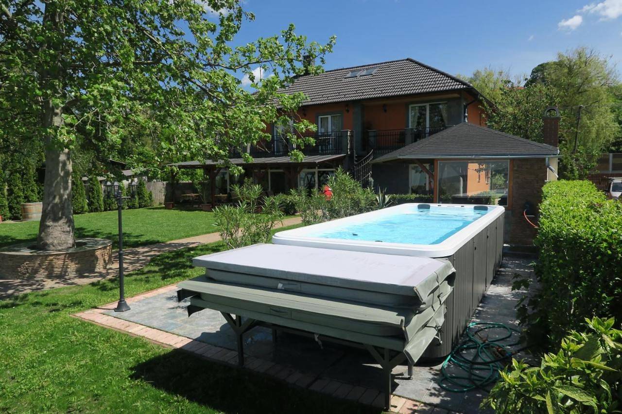 Gránit Villa - freshly renovated in Balatonszárszó, Zuidelijke oever van het Balatonmeer