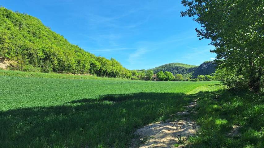 Location de vacances pour 2 personnes, avec vue et terrasse ainsi que jardin et piscine à Varen - 2
