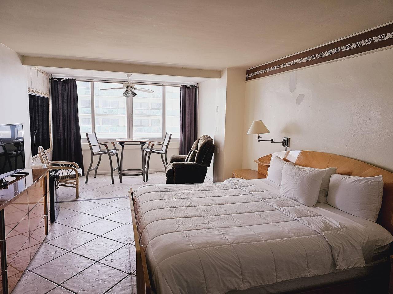 Apartamento vacacional entero, Suite mit teilweisem Meerblick im Ocean Manor Re in Fort Lauderdale, Broward County
