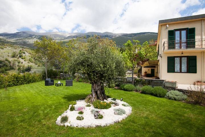 B&b per 4 persone, con Balcone e Terrazza nonché Giardino e Panorama in Parco nazionale d’Abruzzo