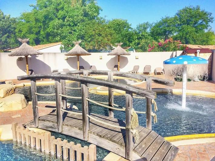 Chalet pour 6 personnes, avec bassin pour enfant et jacuzzi en Charente-Maritime