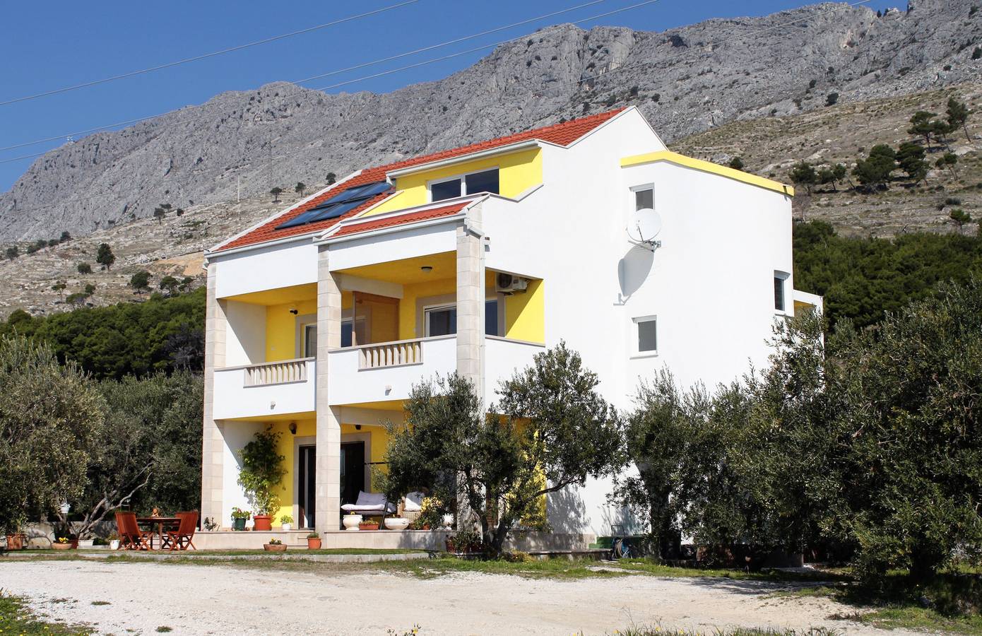 Ganze Wohnung, 1-Zimmer-Ferienwohnung mit Terrasse und Meerblick Duce (Omis) A-2778-b in Dugi Rat, Omis-Riviera