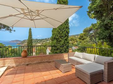 Location de vacances pour 8 personnes, avec terrasse et jardin à Rayol-Canadel-sur-Mer