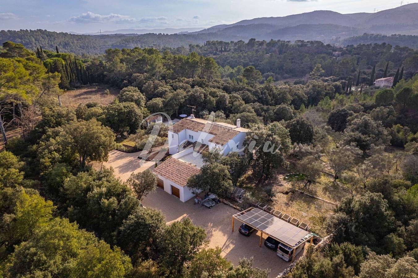 Guesthouse "La Vigie" with Mountain View, Wi-Fi and Air Conditioning in Le Thoronet, Draguignan region