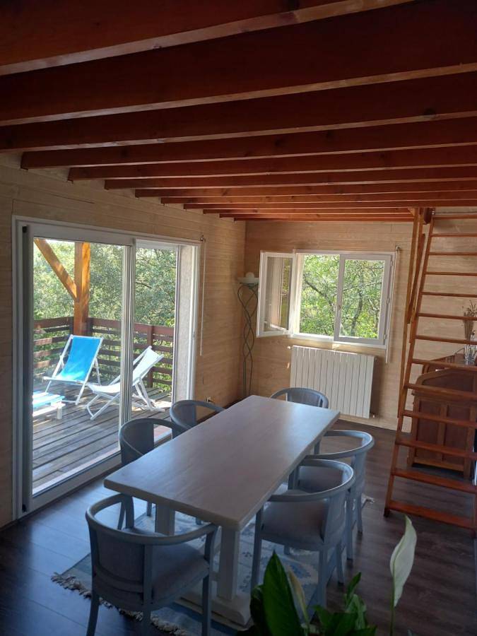 Location de vacances pour 6 personnes, avec piscine ainsi que vue et terrasse à Sardan - 4