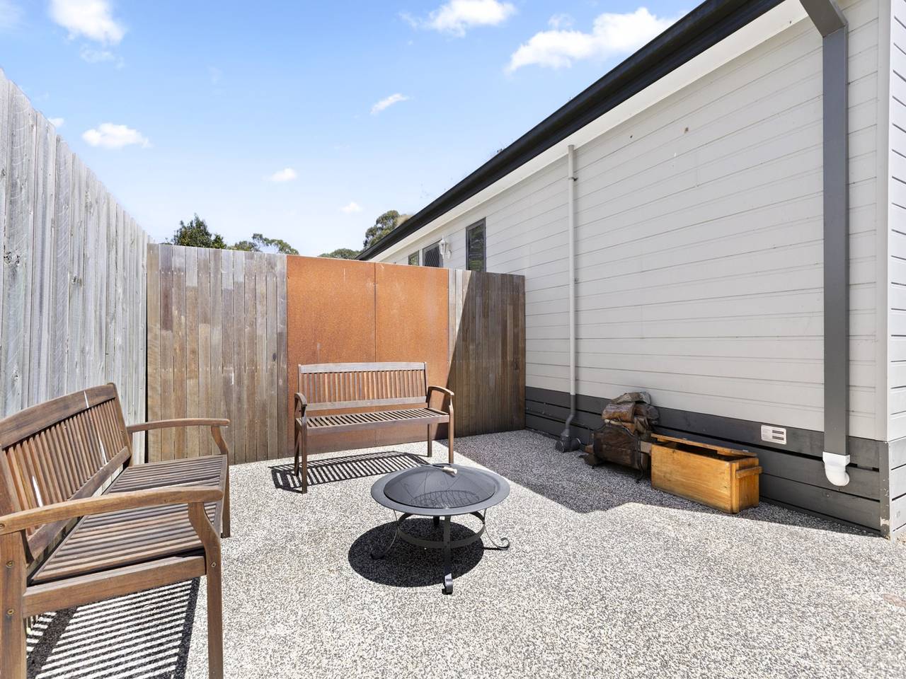 Ganze Wohnung, Geräumige 2-Zimmer-Wohnung mit privatem Parkplatz in Portarlington, Bellarine