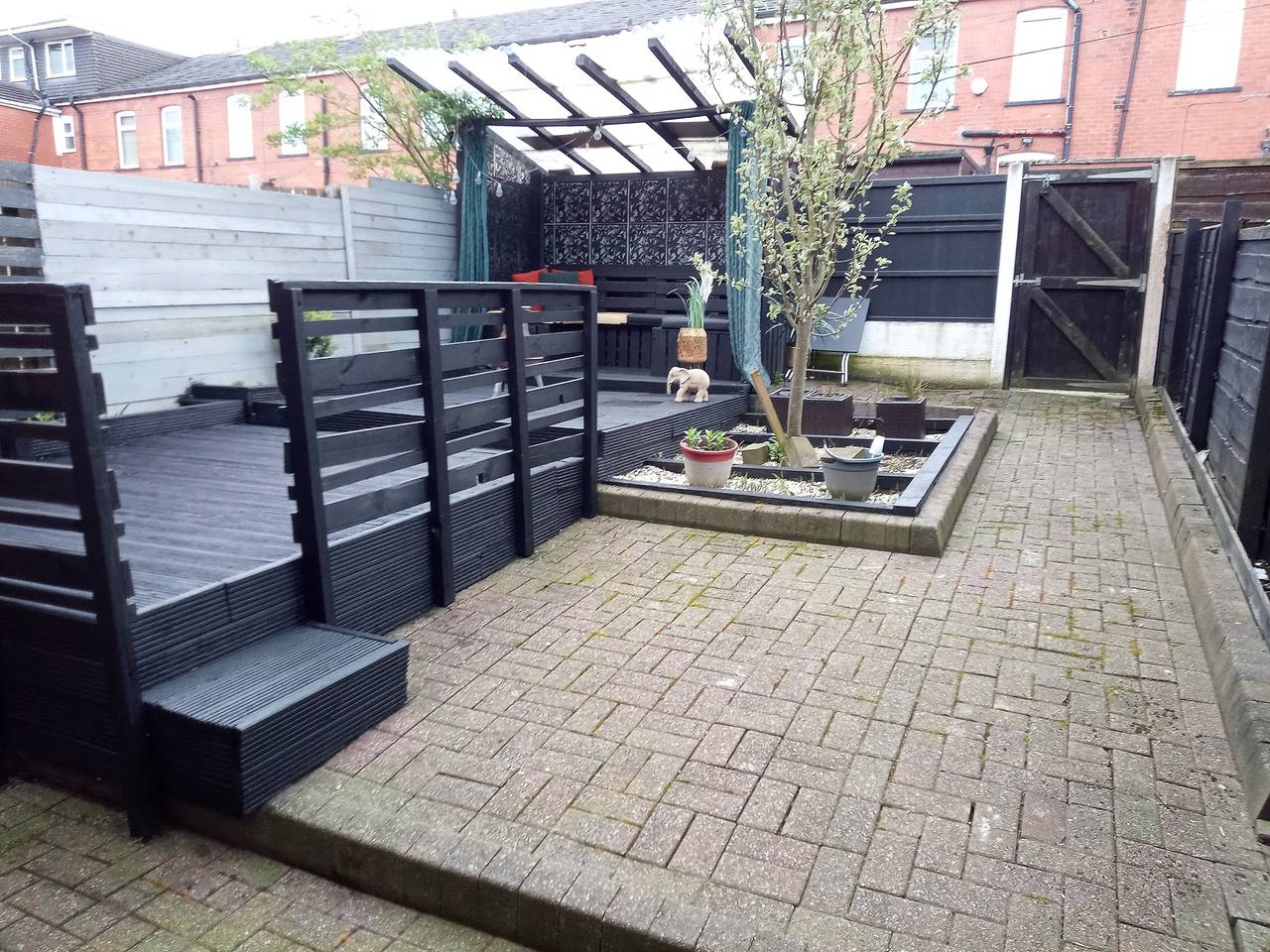 2 Bed House - Sleeps 4 - Pets - Garden - Parking in Bolton, Greater Manchester