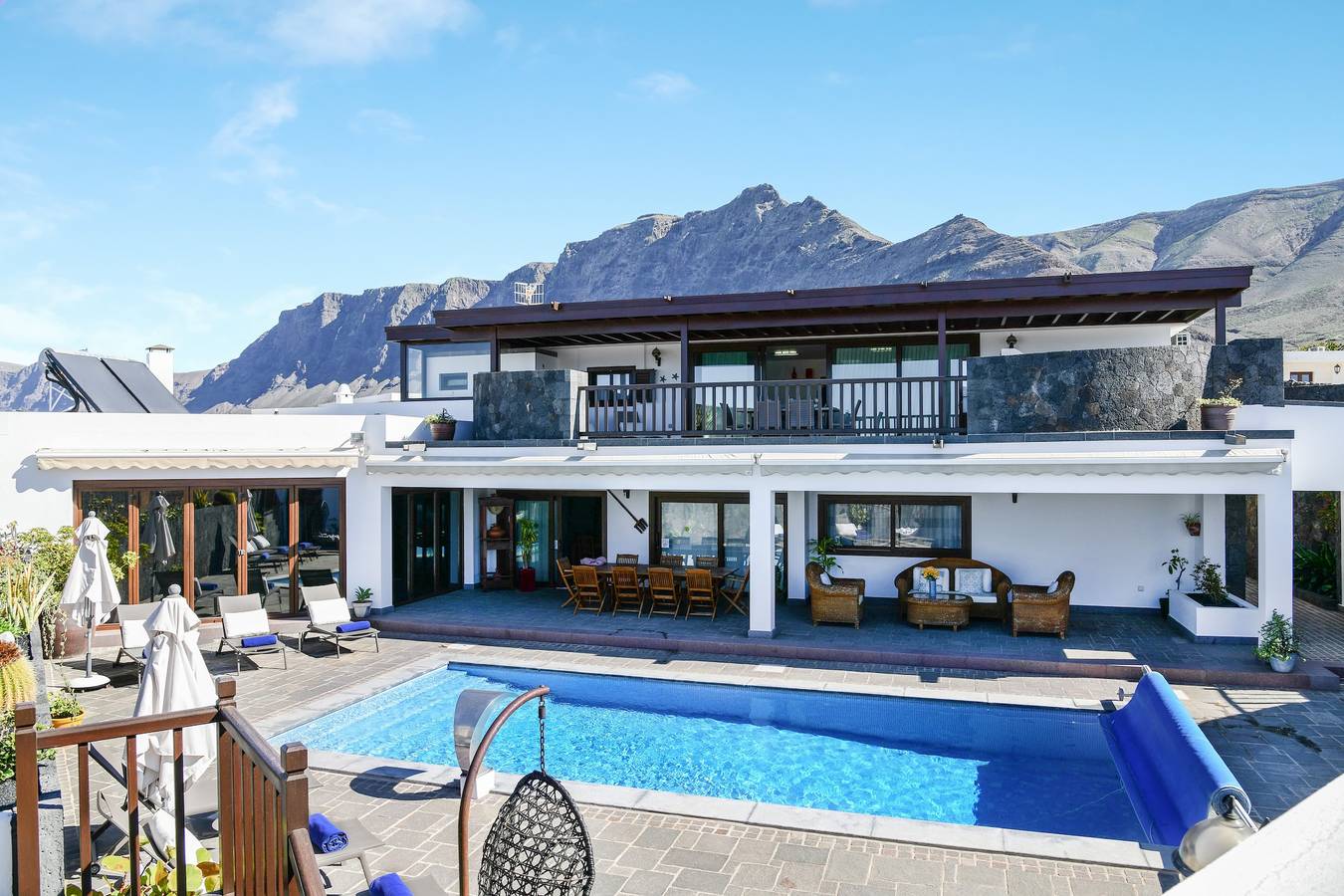 Villa "Finca Daniela" con vistas al mar, Wi-Fi, piscina, jardín y terraza in Playa Famara, Teguise